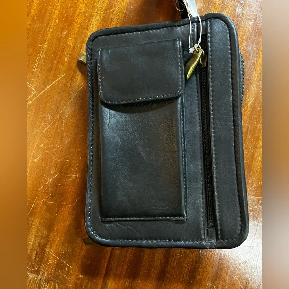 NWT Men's Black Leather Travel Messenger Wallet Bag by Wilson Adventure Bound